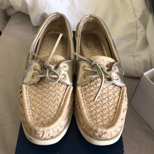Sperrys metallic woven shoe